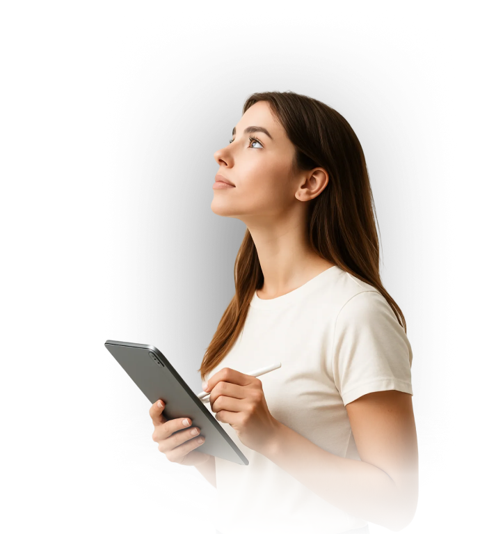 Persona che esamina l'accessibilita su un tablet